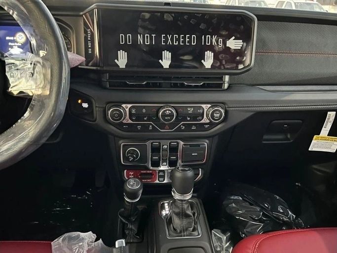 Новый Jeep Wrangler IV (JL) Рестайлинг, 6.4 л, 2024 в Дубае от Al Rawnaq Motors  Черный цвет. GCC | AUTO.AE