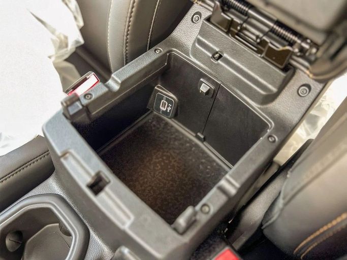 Новый Jeep Wrangler IV (JL) Рестайлинг, 6.4 л, 2025 в Дубае от Al Rawnaq Motors  Серый цвет. GCC | AUTO.AE