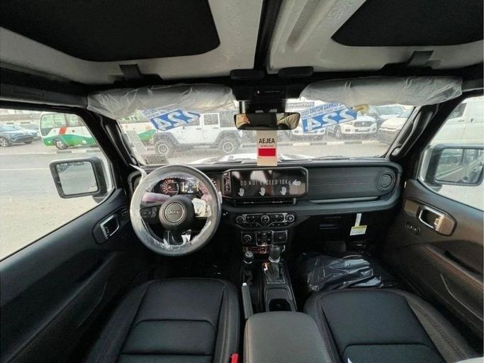 Новый Jeep Wrangler IV (JL) Рестайлинг, 3.6 л, 2024 в Дубае от Al Rawnaq Motors  Черный цвет. GCC | AUTO.AE