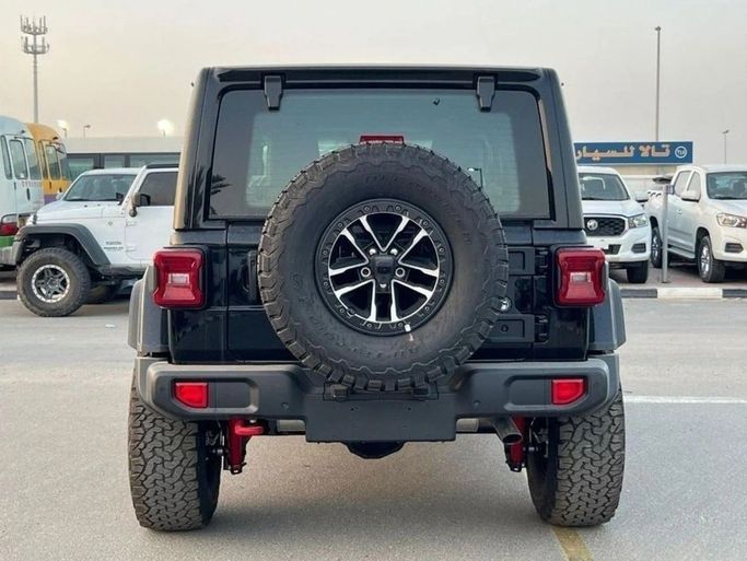 Новый Jeep Wrangler IV (JL) Рестайлинг, 3.6 л, 2024 в Дубае от Al Rawnaq Motors  Черный цвет. GCC | AUTO.AE