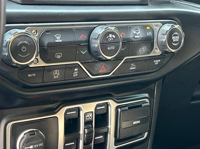 Подержанный Jeep Wrangler IV (JL), 3.6 л, 2021 в Дубае от Prestige Motos (SHJ) Черный цвет. Американская | AUTO.AE