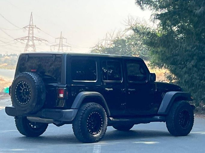 Подержанный Jeep Wrangler IV (JL), 3.6 л, 2021 в Дубае от Prestige Motos (SHJ) Черный цвет. Американская | AUTO.AE