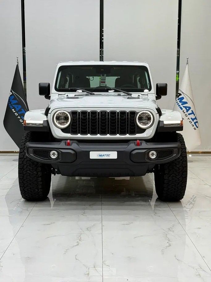 Новый Jeep Wrangler IV (JL) Рестайлинг, 3.6 л, 2025 в Дубае от 4 Matic Motors Белый цвет. GCC | AUTO.AE