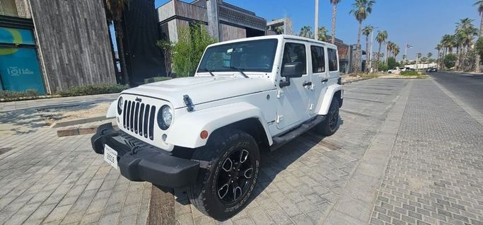 مستعملة Jeep Wrangler III (JK), 3.6 l, 2018 في في دبي من Shamshad Motors FZCO، اللون أبيض. المواصفات الأمريكية | AUTO.AE