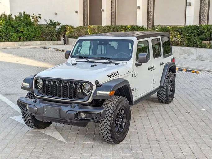 مستعملة Jeep Wrangler عملية فيس ليفت IV (JL), 2.0 l, 2024 في في دبي من NEW ABU TAJ MOTORS، اللون أبيض. المواصفات الأمريكية | AUTO.AE