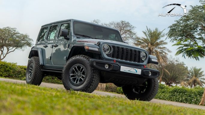 جديدة Jeep Wrangler عملية فيس ليفت IV (JL), 2.0 l, 2025 في في دبي من Automax®، اللون رمادي. مواصفات الخليج | AUTO.AE