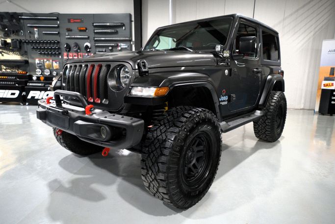 مستعملة Jeep Wrangler IV (JL), 3.6 l, 2019 في في دبي من RAMY MOTORS، اللون رمادي. مواصفات الخليج | AUTO.AE | إعلان #267509