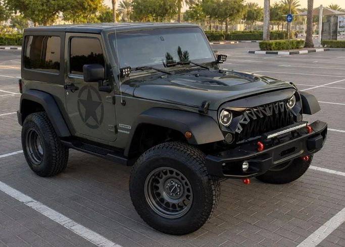 مستعملة Jeep Wrangler III (JK), 3.6 l, 2015 في في دبي من Humera automobile fze، اللون أخضر. مواصفات الخليج | AUTO.AE | إعلان #271161