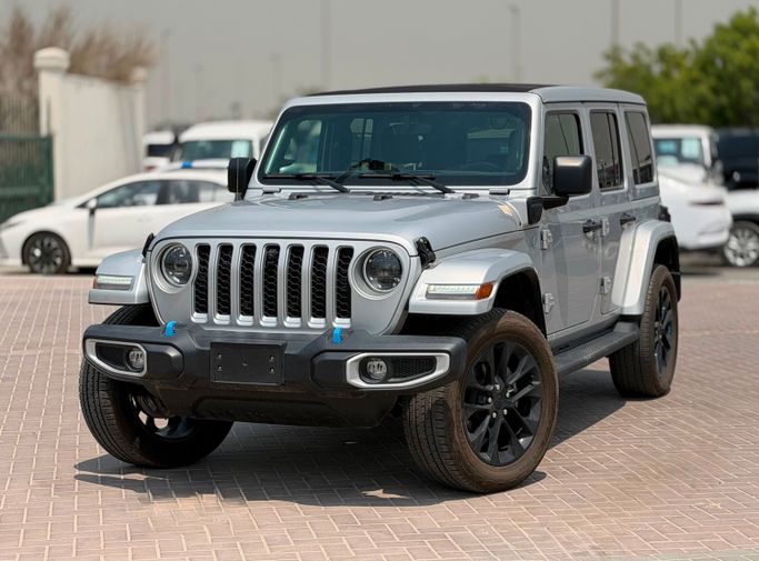 جديدة Jeep Wrangler 4xe عملية فيس ليفت IV (JL), 2.0 l, 2023 في في دبي من Titanium Cars، اللون فضي. المواصفات الأمريكية | AUTO.AE | إعلان #273827