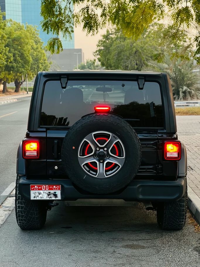 Used Jeep Wrangler IV (JL), 2.0 l, 2020 in UAE, Dubai, Black color. American Specs | AUTO.AE | Listing #295592 — photo 3 of 4