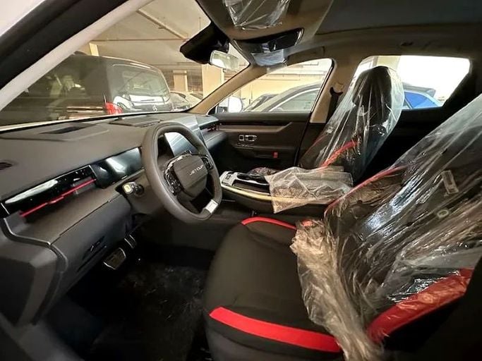 New Jetour Dashing I, 1.6 l, 2024 in Dubai by Formula Motors, White color. Chinese Specs | AUTO.AE