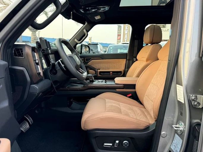 Подержанный Jetour T2, 2.0 л, 2025 в Дубае от Nice Cars Motos Серый цвет. GCC | AUTO.AE