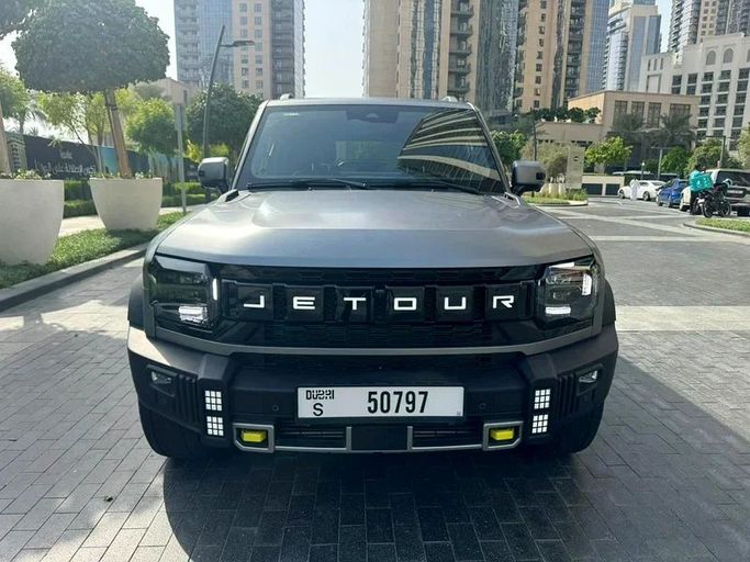 Подержанный Jetour T2, 2.0 л, 2024 в Дубае от Nice Cars Motos Серый цвет. Китайская | AUTO.AE