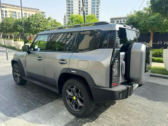 Подержанный Jetour T2, 2.0 л, 2024 в Дубае от Nice Cars Motos Серый цвет. Китайская | AUTO.AE