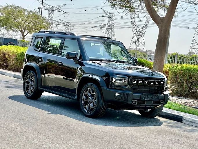 Подержанный Jetour T2, 2.0 л, 2024 в Дубае от Formula Motors Черный цвет. GCC | AUTO.AE