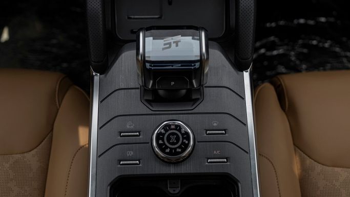 New Jetour Traveller, 2.0 l, 2025 in Dubai by Milele, Silver color. Other | AUTO.AE