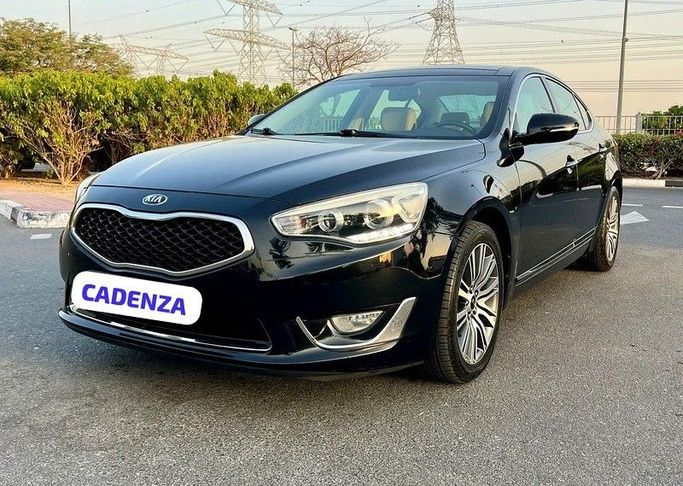 Подержанный Kia Cadenza I Рестайлинг, 3.3 л, 2016 в Дубае от Designo Cars Trading Черный цвет. GCC | AUTO.AE