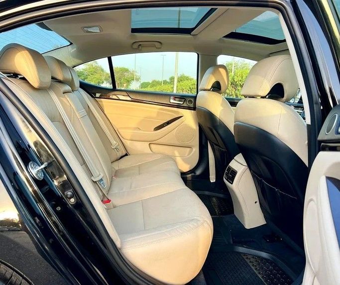 Подержанный Kia Cadenza I Рестайлинг, 3.3 л, 2016 в Дубае от Designo Cars Trading Черный цвет. GCC | AUTO.AE