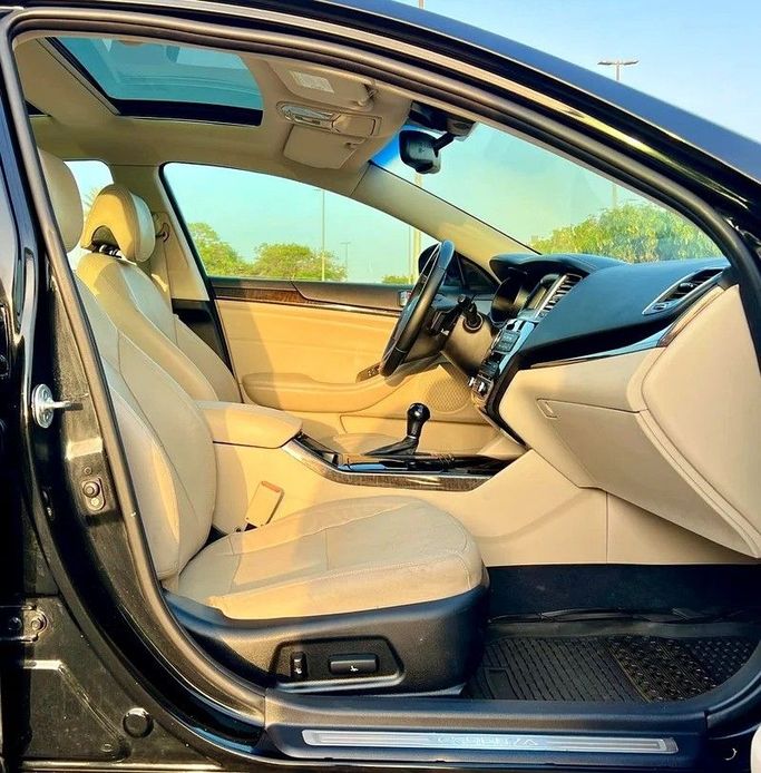 Подержанный Kia Cadenza I Рестайлинг, 3.3 л, 2016 в Дубае от Designo Cars Trading Черный цвет. GCC | AUTO.AE