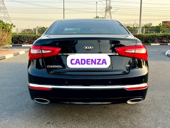 Подержанный Kia Cadenza I Рестайлинг, 3.3 л, 2016 в Дубае от Designo Cars Trading Черный цвет. GCC | AUTO.AE