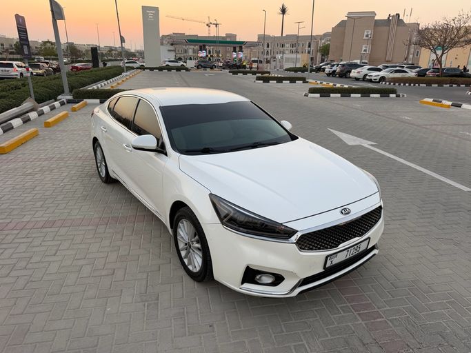 Подержанный Kia Cadenza II, 3.3 л, 2017 в ОАЭ, Дубай от Amjad Белый цвет. GCC | AUTO.AE | Объявление #281915