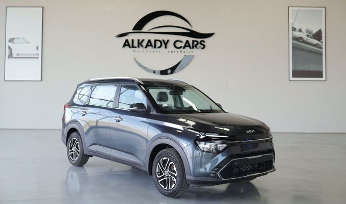 جديدة Kia Carens IV (كنتاكي), 1.5 l, 2025 في في دبي من Alkady Cars، اللون رمادي. مواصفات الخليج | AUTO.AE