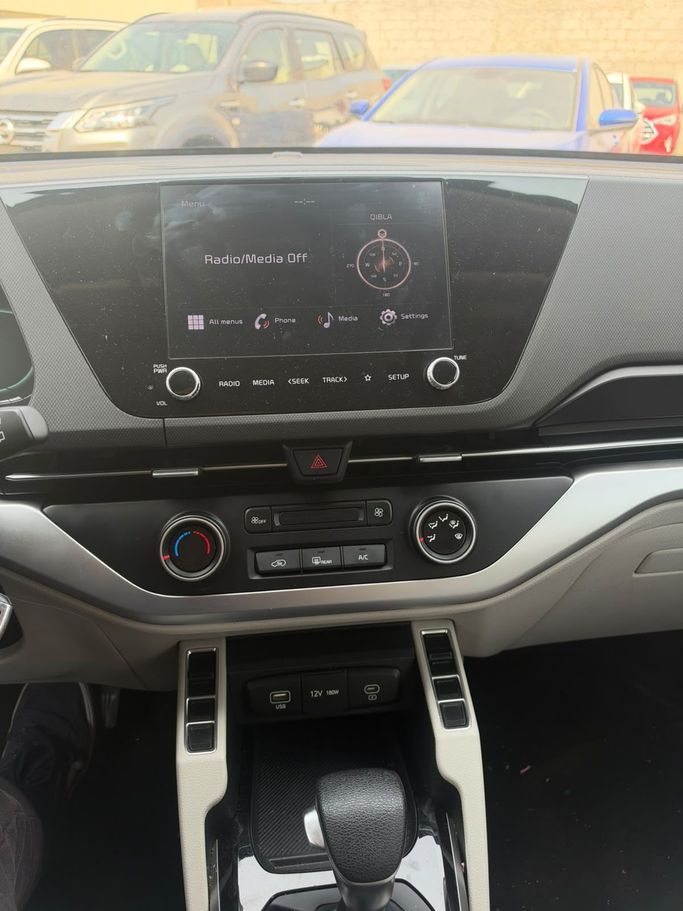 Подержанный Kia Carens IV (KY), 1.5 л, 2023 в ОАЭ, Дубай от Tamilan Specialized Vehicles Trading LLC Серебристый цвет. GCC | AUTO.AE | Объявление #295390 — фото 10 из 10