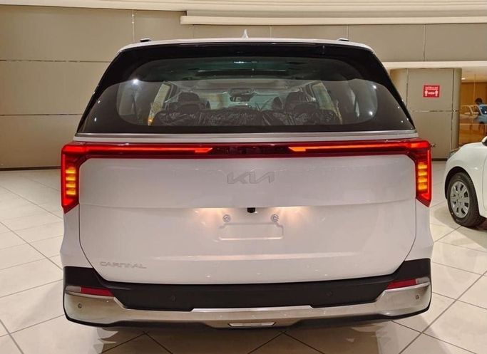 Новый Kia Carnival IV Рестайлинг, 3.5 л, 2025 в Дубае от Mohamed Hakim Motors Белый цвет. Other | AUTO.AE