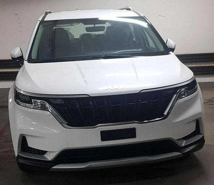 New Kia Carnival IV, 3.5 l, 2023 in Dubai by Mohamed Hakim Motors, White color. Other | AUTO.AE