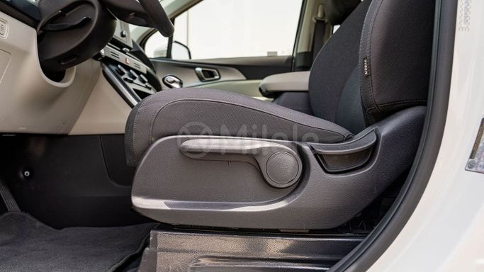 Подержанный Kia Carnival IV Рестайлинг, 3.5 л, 2024 в Дубае от Milele Белый цвет. Other | AUTO.AE