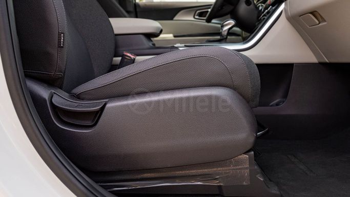 Подержанный Kia Carnival IV Рестайлинг, 3.5 л, 2024 в Дубае от Milele Белый цвет. Other | AUTO.AE