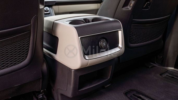 Подержанный Kia Carnival IV Рестайлинг, 3.5 л, 2024 в Дубае от Milele Белый цвет. Other | AUTO.AE