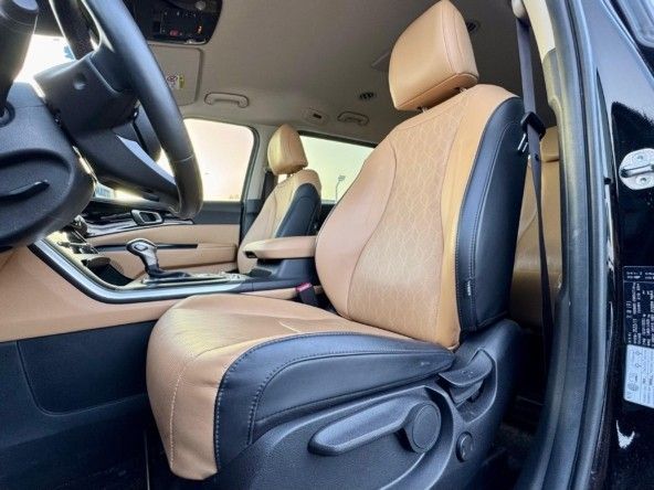 Подержанный Kia Carnival IV, 3.5 л, 2023 в Дубае от Titanum Cars Черный цвет. Other | AUTO.AE