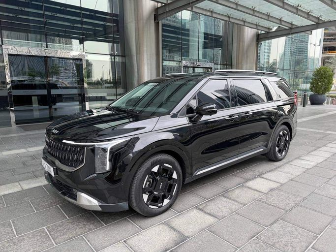 مستعملة Kia Carnival فيس ليفت IV, 3.5 l, 2025 في في دبي، اللون أسود. المواصفات الكورية | AUTO.AE