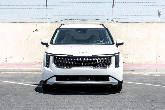 Подержанный Kia Carnival IV Рестайлинг, 3.5 л, 2025 в Дубае от VERONA MOTORS Белый цвет. Корейская | AUTO.AE | Объявление #261442
