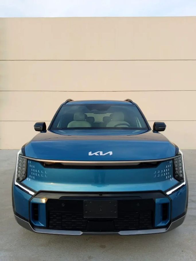 مستعملة Kia EV9, 2024 في في الإمارات, دبي من Ardh Al Rawdha Used Cars، اللون أزرق. المواصفات الأمريكية | AUTO.AE | إعلان #280117