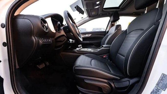 Новый Kia K3 II (China Market) Рестайлинг, 1.5 л, 2024 в Дубае от Altass Motors Белый цвет. Other | AUTO.AE