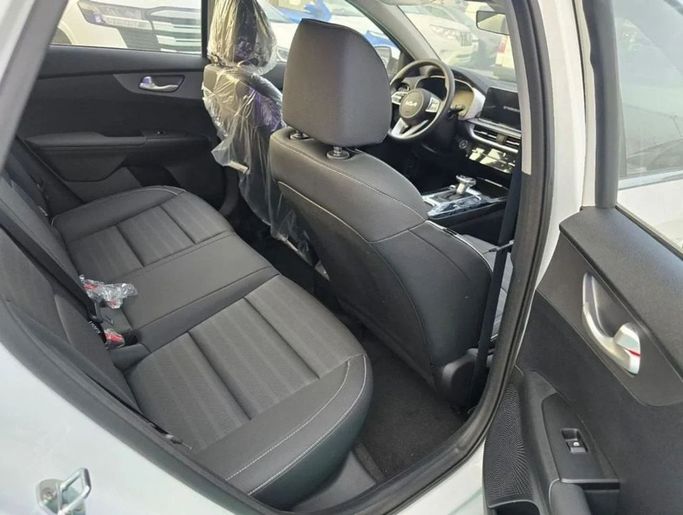 Новый Kia K3 II (China Market) Рестайлинг, 1.5 л, 2025 в Дубае от Mohamed Hakim Motors Белый цвет. Китайская | AUTO.AE
