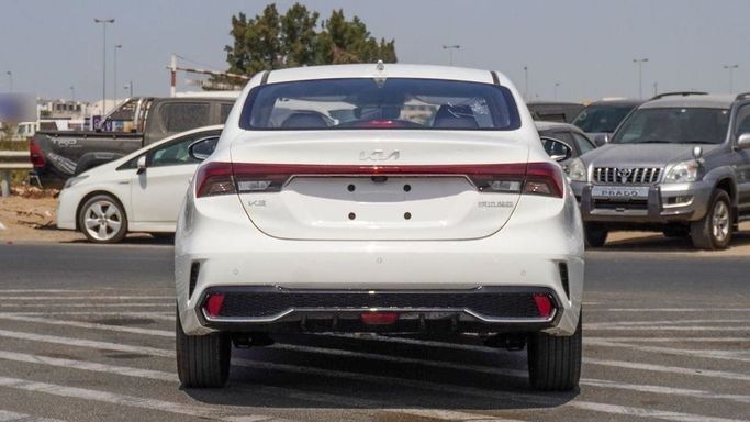 Новый Kia K3 II (China Market) Рестайлинг, 1.5 л, 2024 в Дубае от Najem Motors Белый цвет. Китайская | AUTO.AE