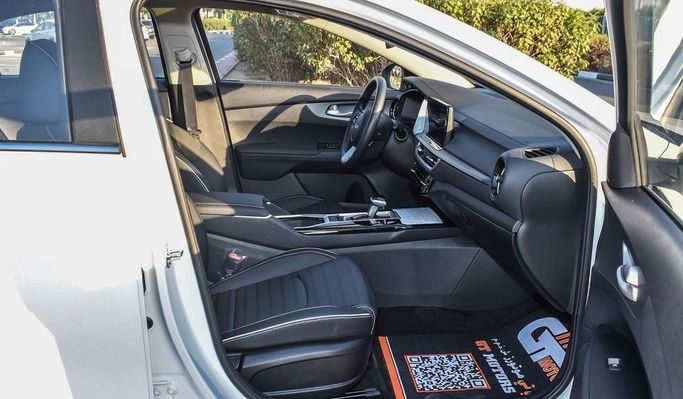 Новый Kia K3 III (BL7), 1.6 л, 2024 в Дубае от Najem Motors Белый цвет. Китайская | AUTO.AE