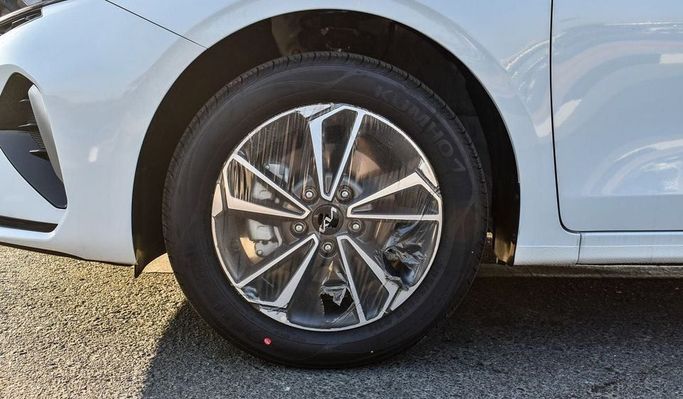 Новый Kia K3 III (BL7), 1.6 л, 2024 в Дубае от Najem Motors Белый цвет. Китайская | AUTO.AE