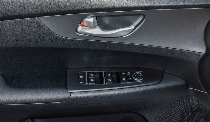 Новый Kia K3 III (BL7), 1.6 л, 2024 в Дубае от Najem Motors Белый цвет. Китайская | AUTO.AE