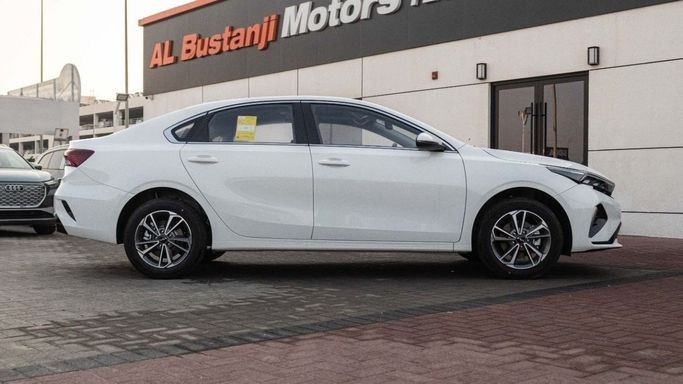 Новый Kia K3 II (China Market) Рестайлинг, 1.5 л, 2025 в Дубае от Albustanji Motors FZCO Белый цвет.  | AUTO.AE