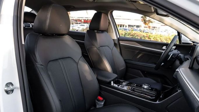 New Kia K5 III, 1.6 l, 2025 in Dubai by Altass Motors, White color. Other | AUTO.AE