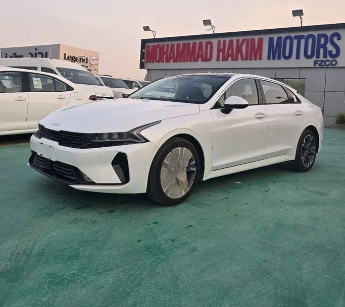 Новый Kia K5 III, 1.5 л, 2025 в Дубае от Mohamed Hakim Motors Белый цвет. Китайская | AUTO.AE