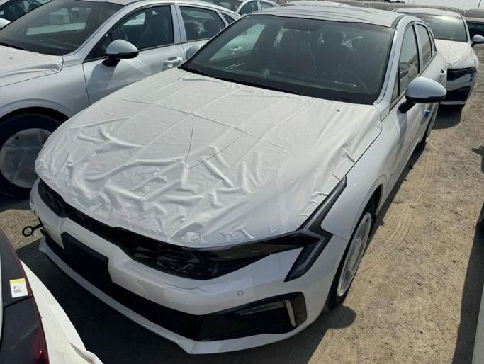 Новый Kia K5 III Рестайлинг, 2.0 л, 2025 в Дубае от Mohamed Hakim Motors Белый цвет. GCC | AUTO.AE