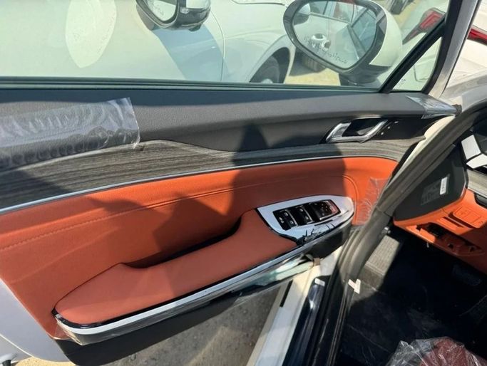 Новый Kia K5 III Рестайлинг, 2.0 л, 2025 в Дубае от Mohamed Hakim Motors Белый цвет. GCC | AUTO.AE