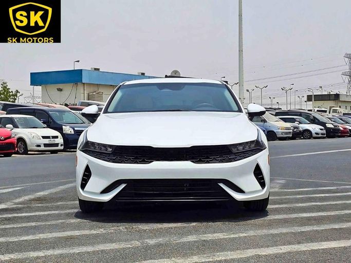 Новый Kia K5 III, 2.5 л, 2021 в Дубае от SK Motors Белый цвет. Американская | AUTO.AE
