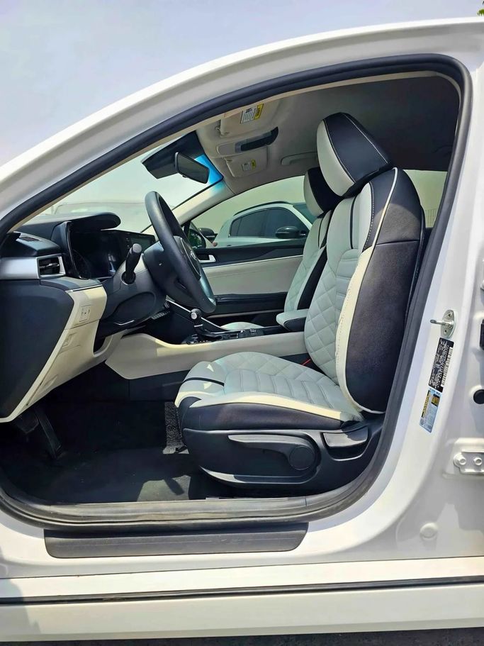 Новый Kia K5 III, 2.5 л, 2021 в Дубае от SK Motors Белый цвет. Американская | AUTO.AE