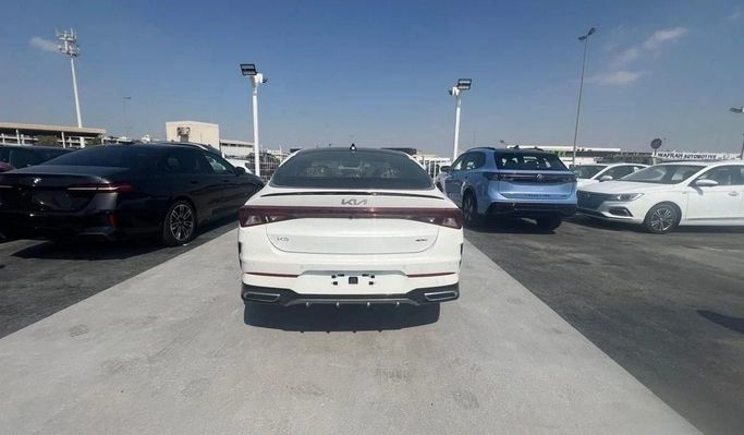 Новый Kia K5 III Рестайлинг, 2.5 л, 2023 в Дубае от World Center Motors FZE Белый цвет. Other | AUTO.AE